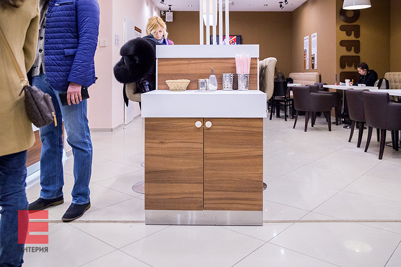 Барная стойка "Dunkin Donuts". ТЦ Охотный Ряд