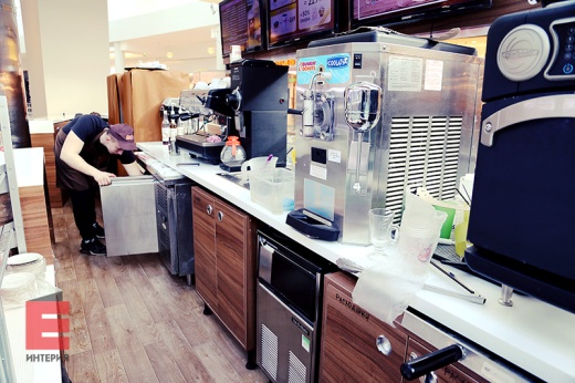 Остров "Dunkin Donuts". ТЦ Метрополис
